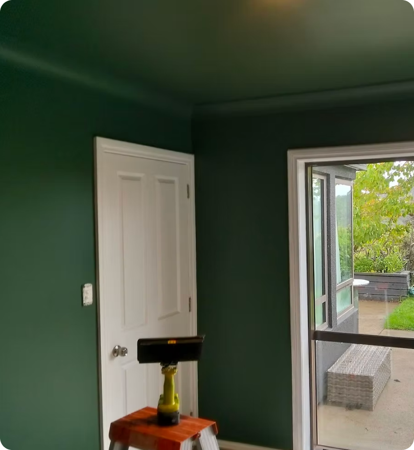 Dark colours on ceiling and walls, contrasting trim